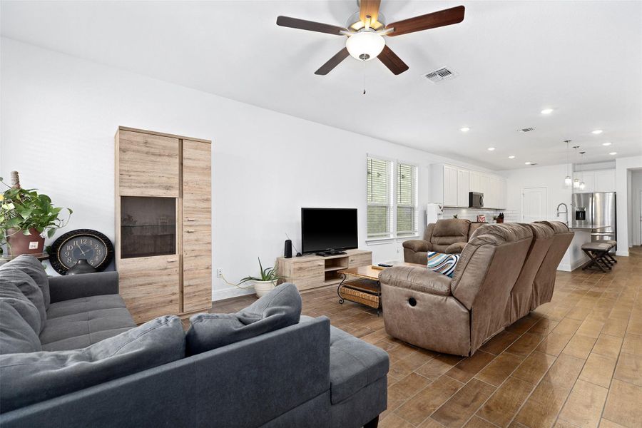 Living area featuring recessed lighting, wood tiled floors, and ceiling fan