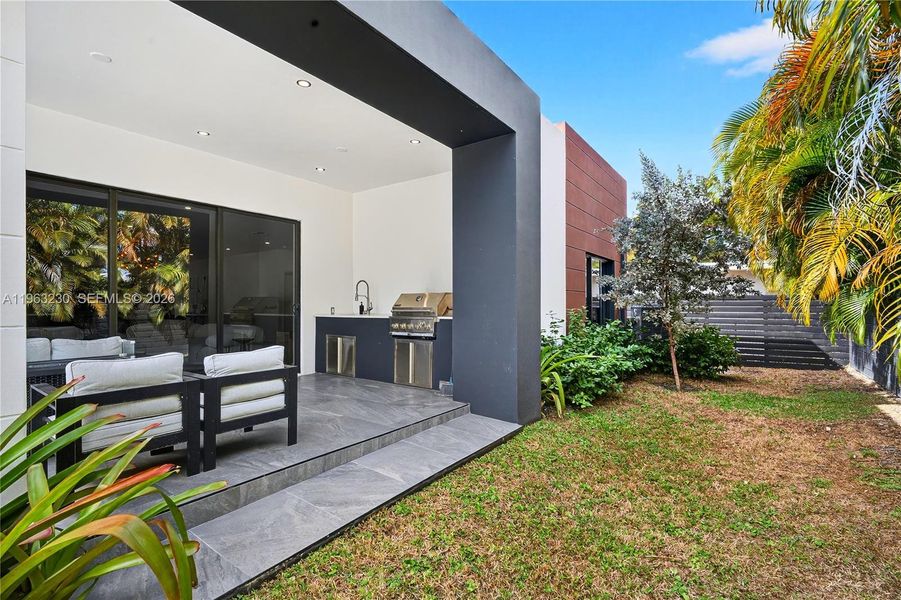 Exterior details and patio area of a home in , Fort Lauderdale (Image 4). Exterior details and patio area of a home in , Fort Lauderdale (Image 4).
