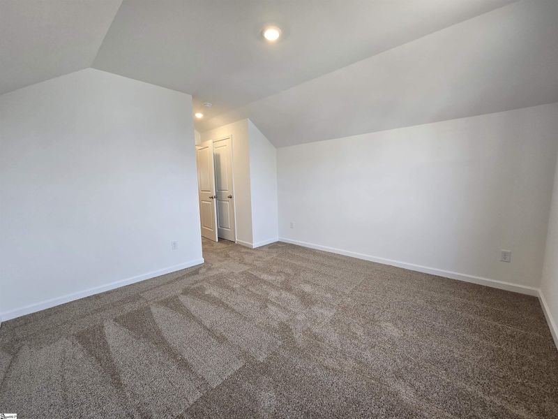 Spacious, unfurnished interior of a new home in Halton Oaks, Spartanburg (Image 27).