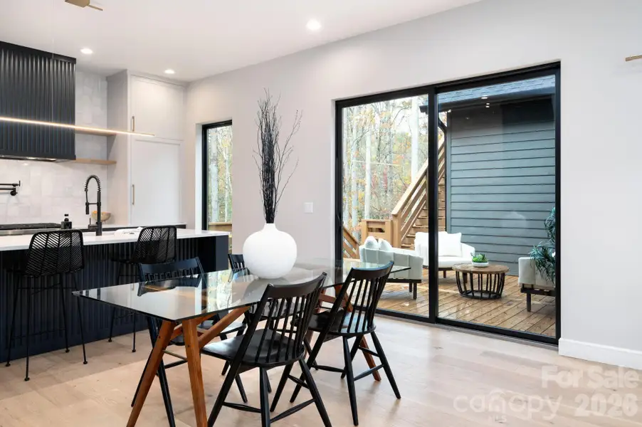 Indoor/Outdoor Dining and Living