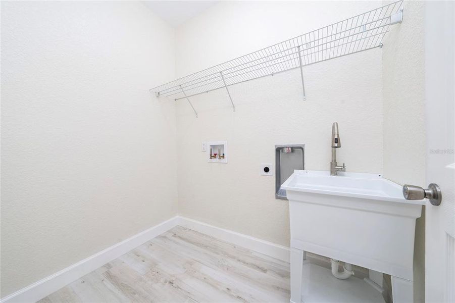 Furnished interior view inside a new home in , Kissimmee (Image 7).