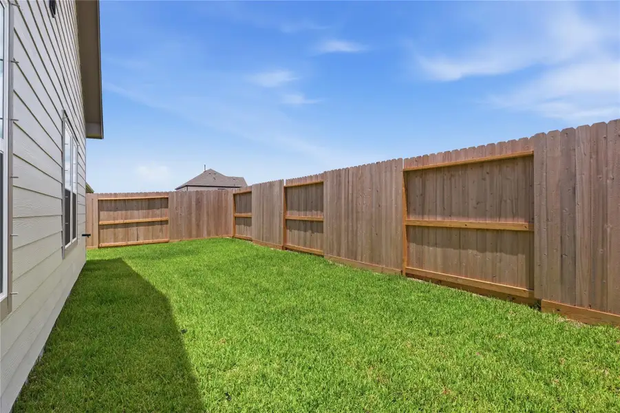 Exterior details and patio area of a home in Foxtail Palms, Manvel (Image 4).