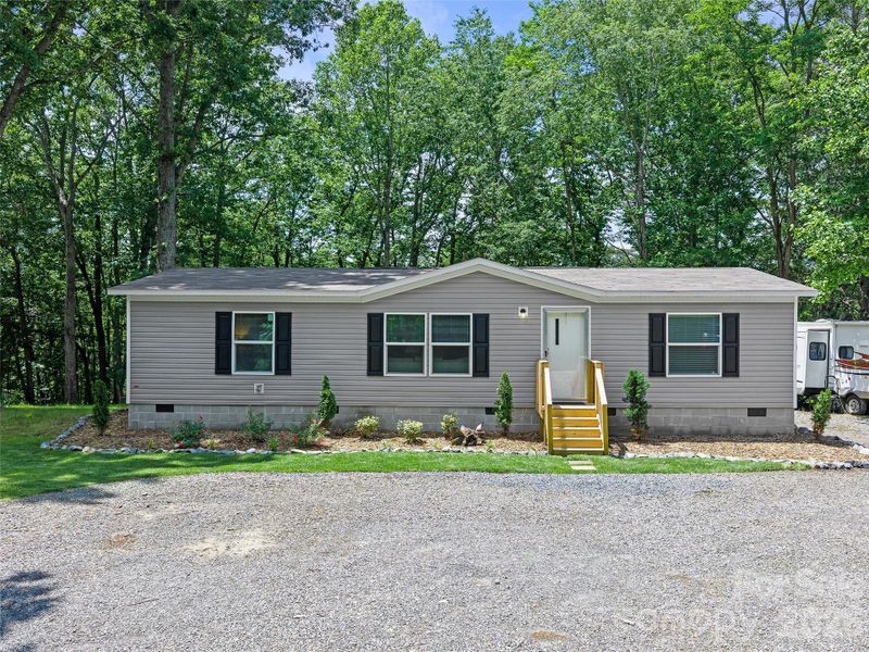 Exterior details and patio area of a home in , Marion (Image 19).