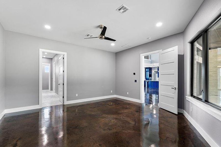 Spacious, unfurnished interior of a new home in , Sadler (Image 15).