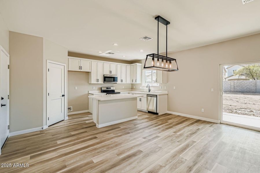 10 - 5523 Kitchen 10 - 5523 Kitchen