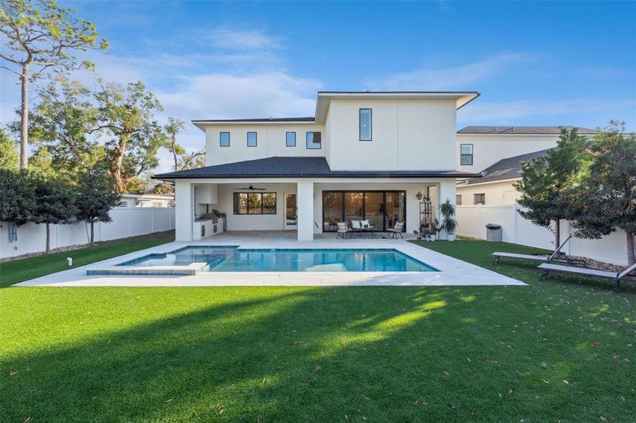 Exterior details and patio area of a home in , Orlando (Image 29).