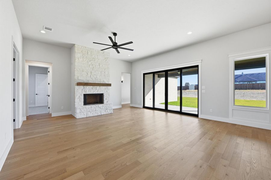 Spacious, unfurnished interior of a new home in Aledo Heights - Aledo ISD, Aledo (Image 26).