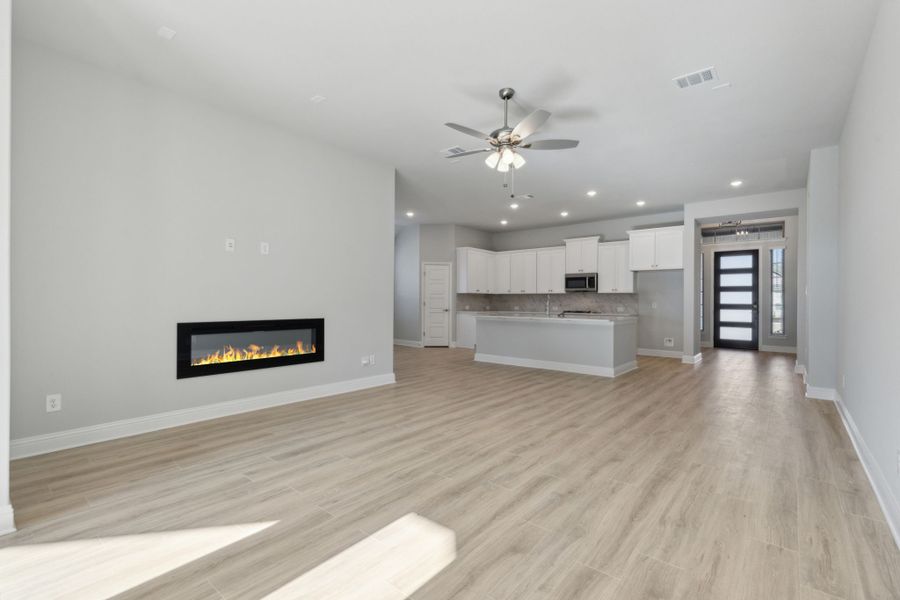 Spacious, unfurnished interior of a new home in Las Lomas, Forney (Image 15).