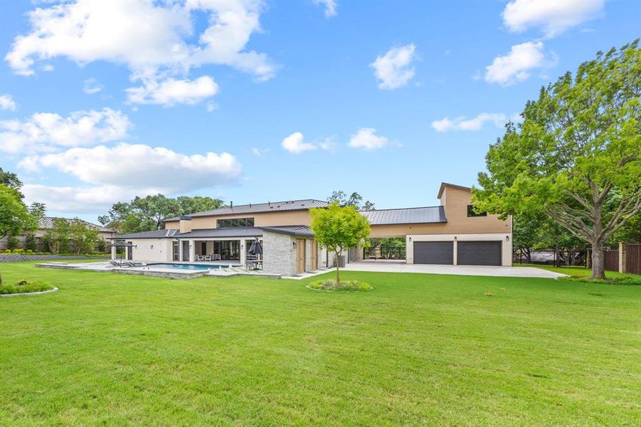 Front exterior of a new home in , Dallas, TX, highlighting curb appeal (Image 19). Front exterior of a new home in , Dallas, TX, highlighting curb appeal (Image 19).