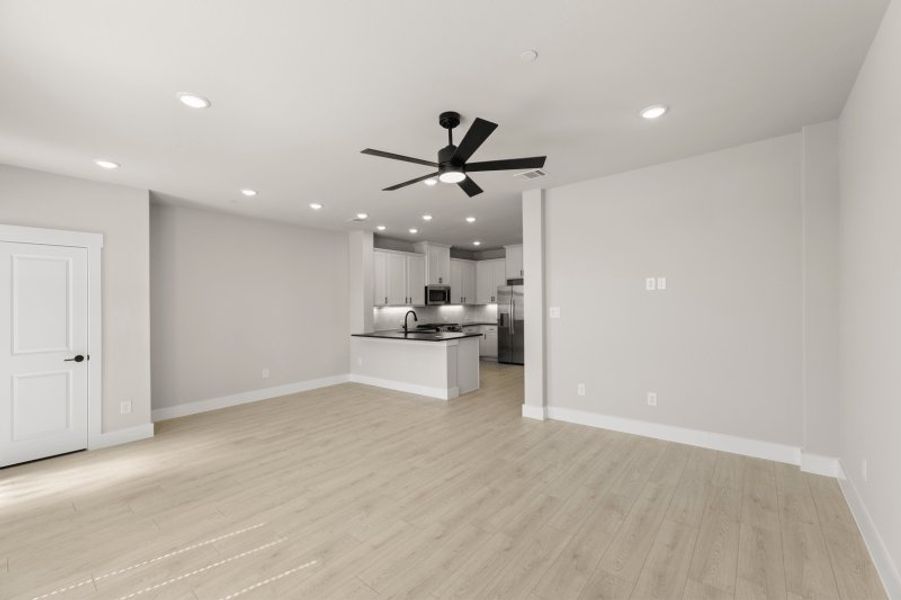 Spacious, unfurnished interior of a new home in Chelsea Commons, Allen (Image 18).