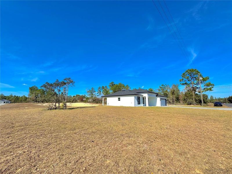 Exterior details and patio area of a home in , Citrus Springs (Image 3).