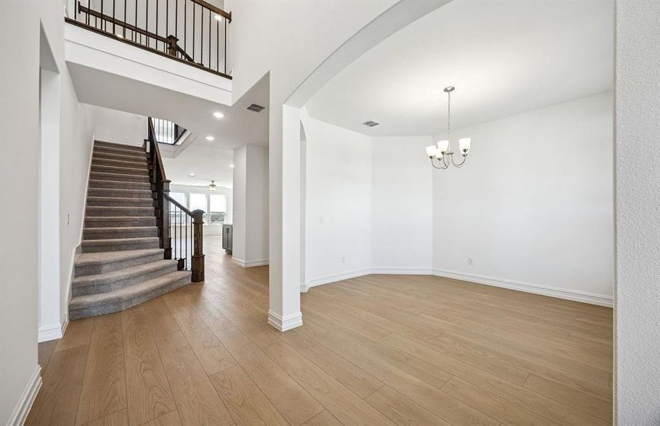 Entryway with 2-story ceilings Entryway with 2-story ceilings