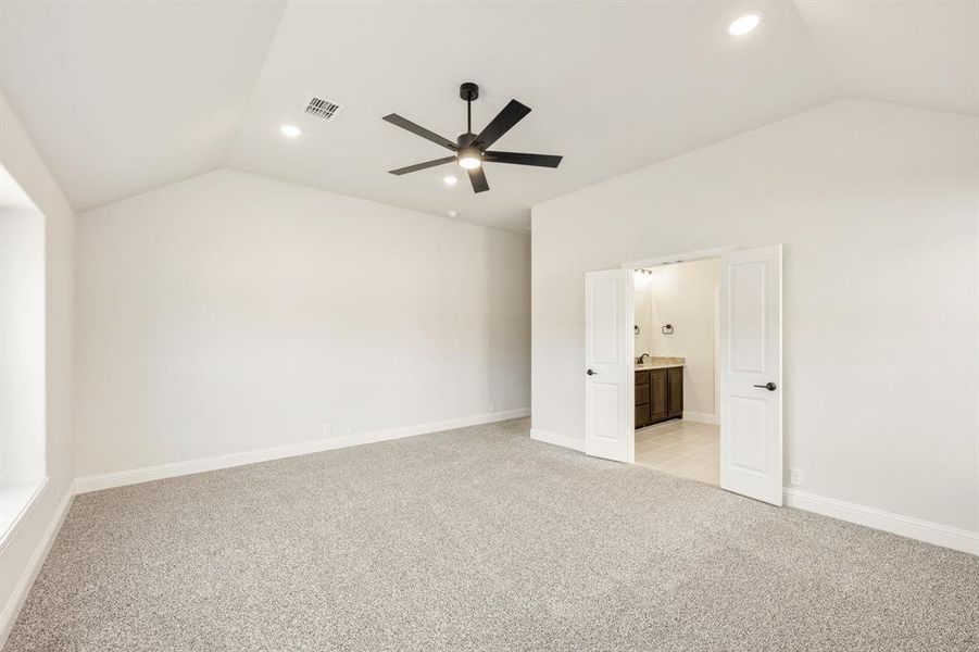 Spacious, unfurnished interior of a new home in Abe's Landing, Granbury (Image 28).