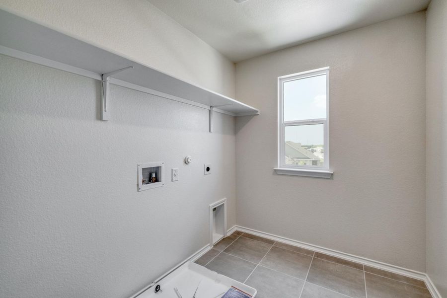 Spacious, unfurnished interior of a new home in Overlook Ranch, Georgetown (Image 18).