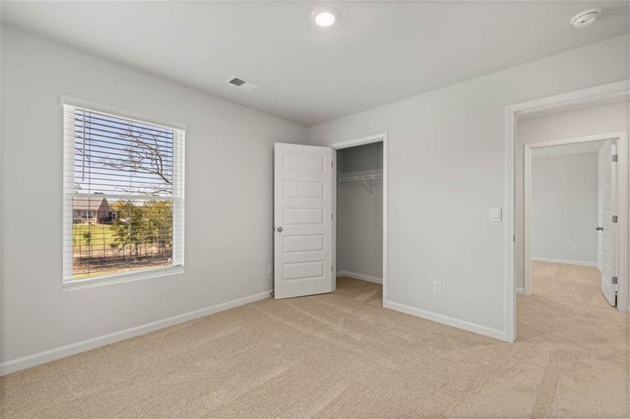 Spacious, unfurnished interior of a new home in Shoal Creek, Hampton (Image 15).