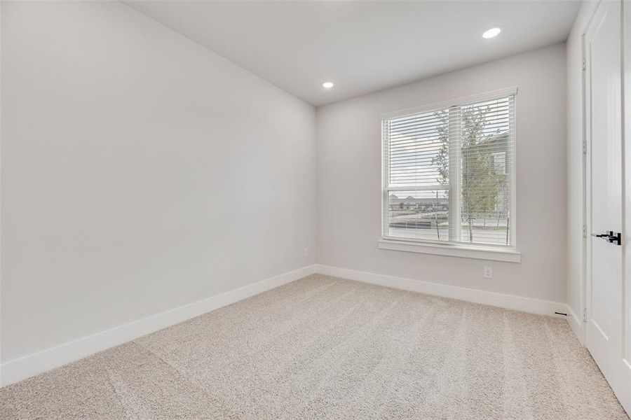 Spacious, unfurnished interior of a new home in Collin Creek, Plano (Image 18).