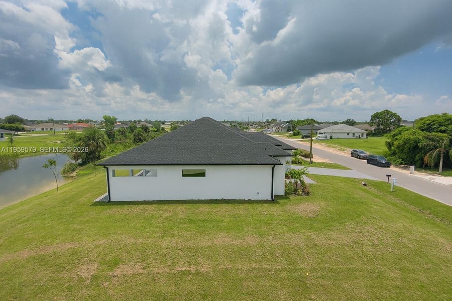 Exterior details and patio area of a home in , Cape Coral (Image 9).