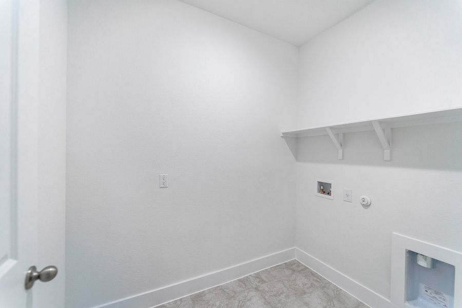 Spacious, unfurnished interior of a new home in Santa Rita Ranch, Liberty Hill (Image 22).