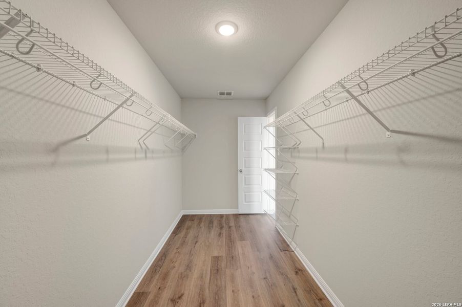 Spacious, unfurnished interior of a new home in Mesquite Ridge, San Antonio (Image 17).