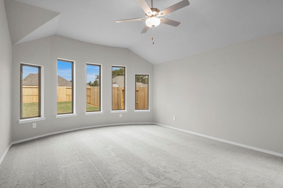 Spacious, unfurnished interior of a new home in The Highlands 45', Porter (Image 25).