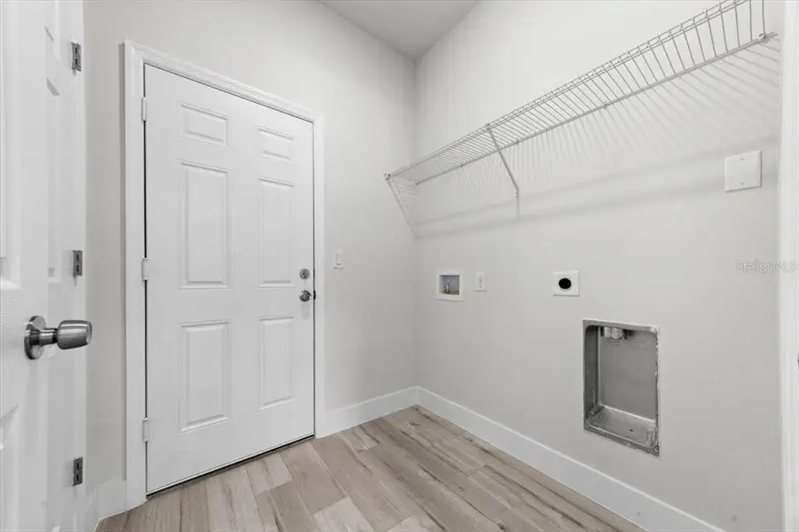 Spacious, unfurnished interior of a new home in , Ocala (Image 51).