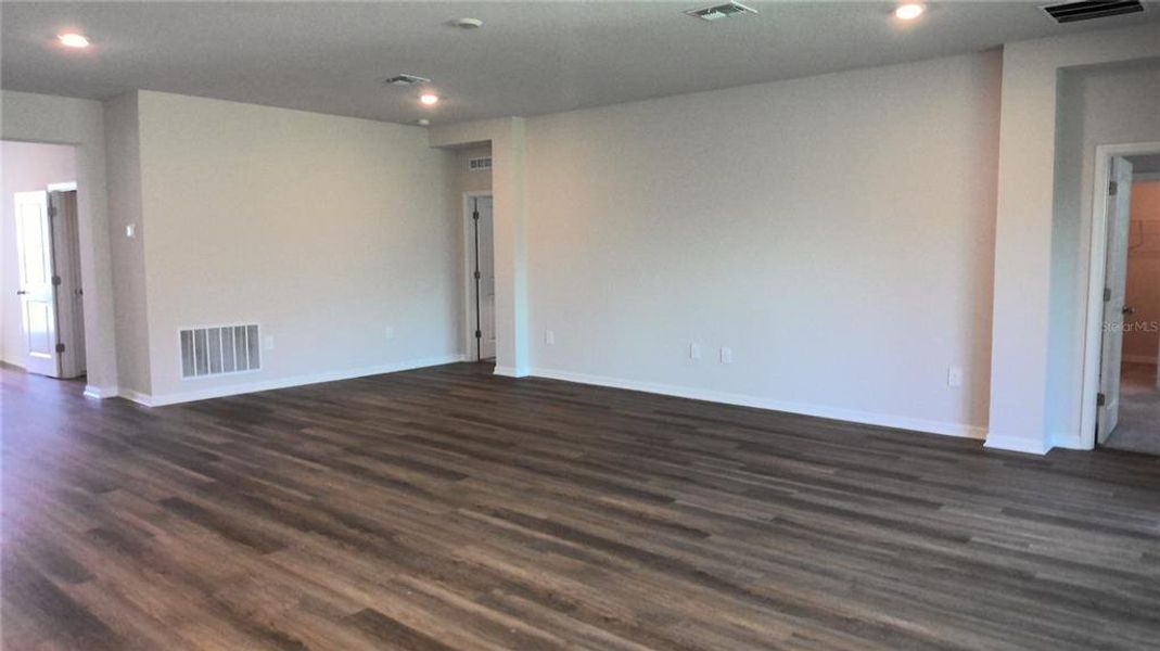Spacious, unfurnished interior of a new home in Legacy Preserve, Parrish (Image 20). Spacious, unfurnished interior of a new home in Legacy Preserve, Parrish (Image 20).
