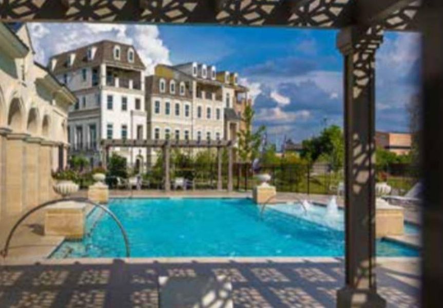 Take in a stunning view from one of Somerset Green’s serene, shaded seating areas.