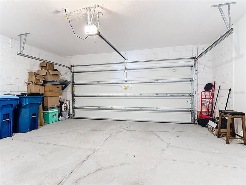 Spacious, unfurnished interior of a new home in Lawson Dunes, Haines City (Image 17).