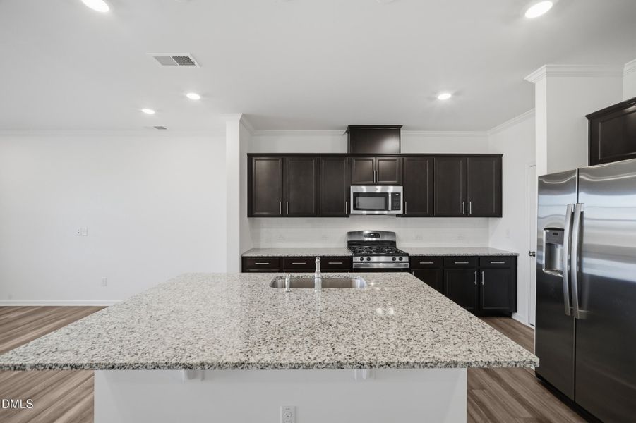 SUN_Everlee_Pic_CarsonII_QMI_229_Kitchen