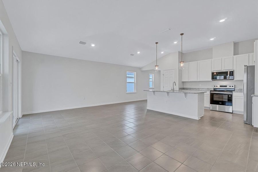 Spacious, unfurnished interior of a new home in Panther Creek, Jacksonville (Image 14).