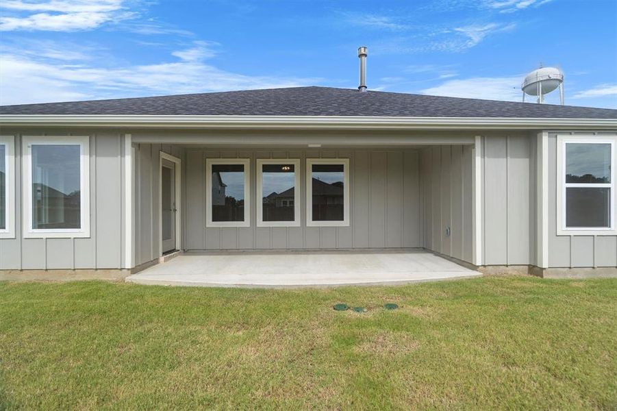 Front exterior of a new home in The Gables At Tioga, Tioga, TX, highlighting curb appeal (Image 27). Front exterior of a new home in The Gables At Tioga, Tioga, TX, highlighting curb appeal (Image 27).