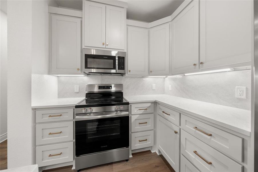 Furnished interior view inside a new home in , Valley Mills (Image 7).