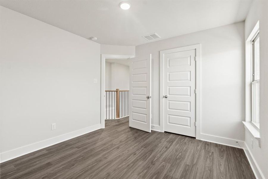 Spacious, unfurnished interior of a new home in Lyons Crest Estates, Garland (Image 34).