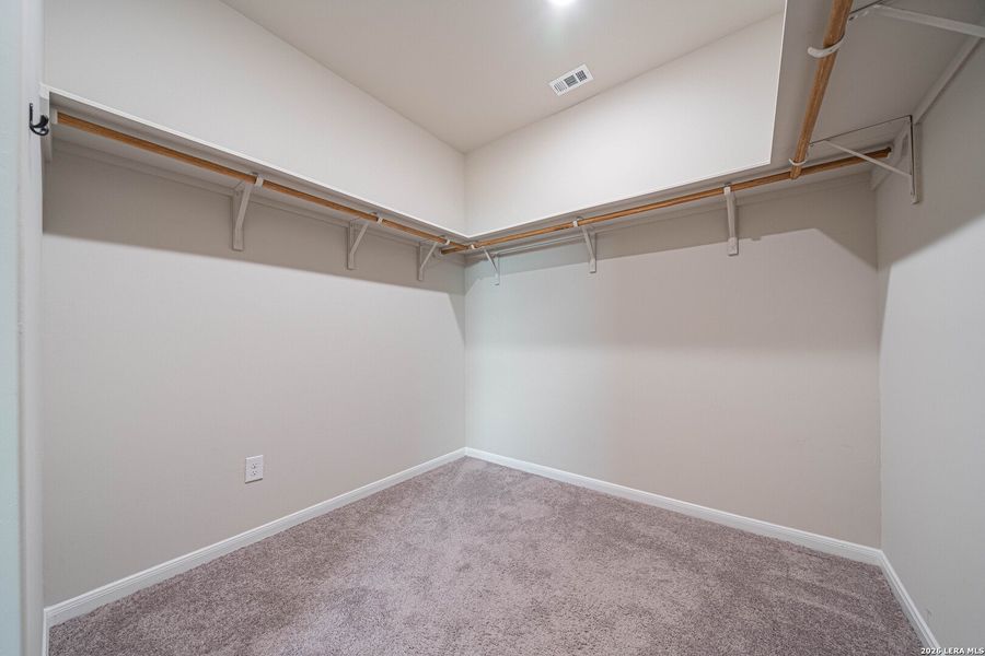Spacious, unfurnished interior of a new home in Hannah Heights, Seguin (Image 30).