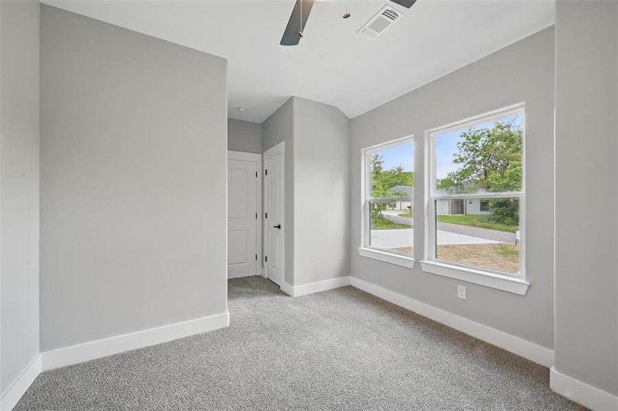 Carpeted empty room with baseboards and ceiling fan