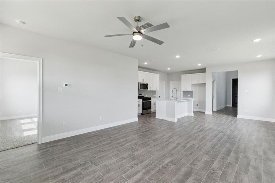 Spacious, unfurnished interior of a new home in Bellagio, Forney (Image 19).