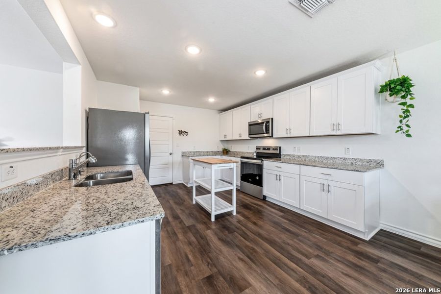 Furnished interior view inside a new home in Cinco Lakes, San Antonio (Image 15).