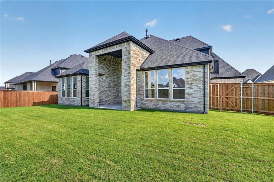 Exterior details and patio area of a home in Quail Hollow, Rockwall (Image 3).