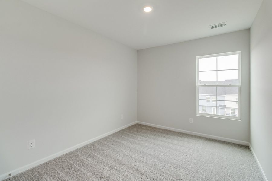 Spacious, unfurnished interior of a new home in Astoria, Columbia (Image 28).