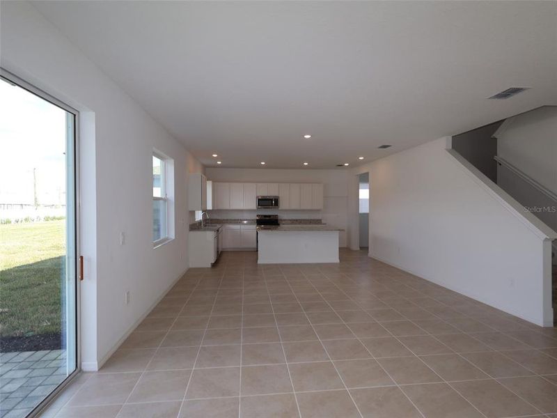 Spacious, unfurnished interior of a new home in Southpointe, Palmetto (Image 9).