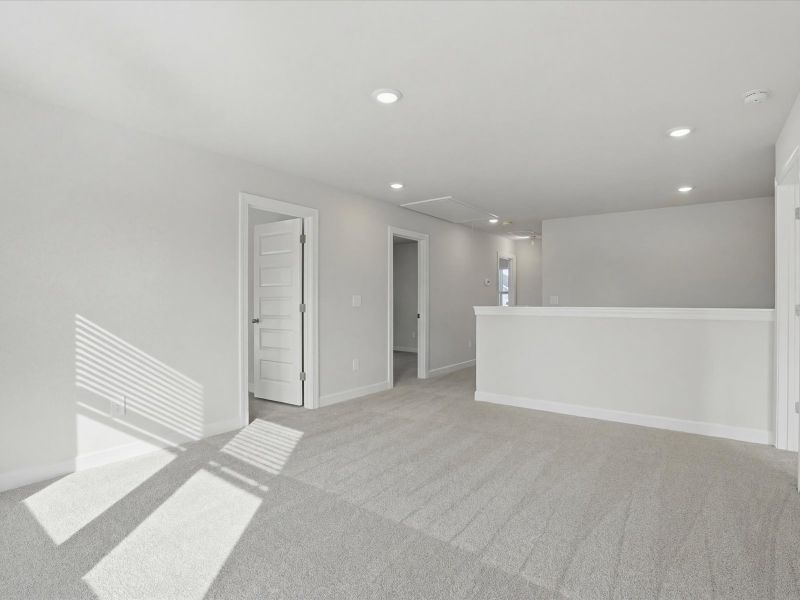 Spacious, unfurnished interior of a new home in Brayfield Manor - Signature Collection, Wellford (Image 16).