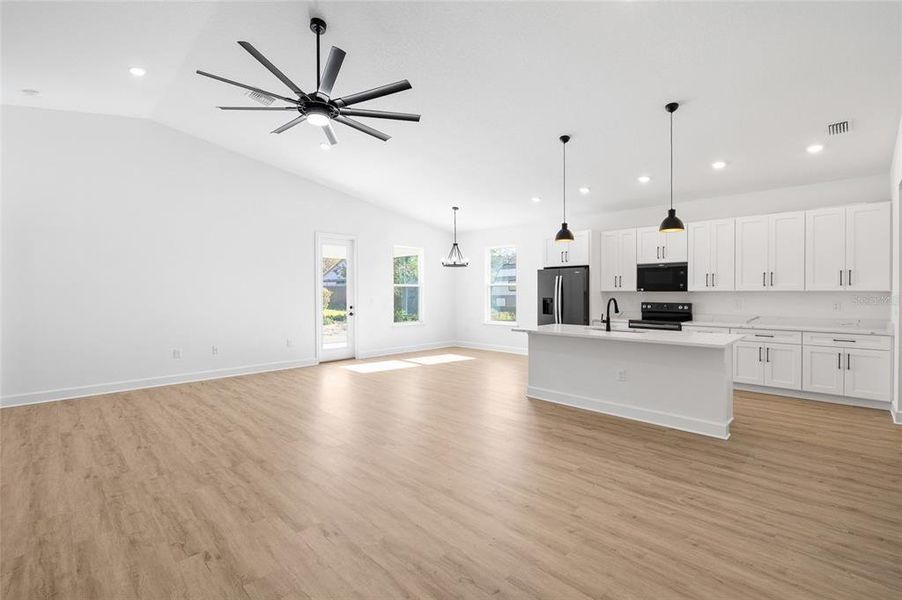 Spacious, unfurnished interior of a new home in , Spring Hill (Image 17).