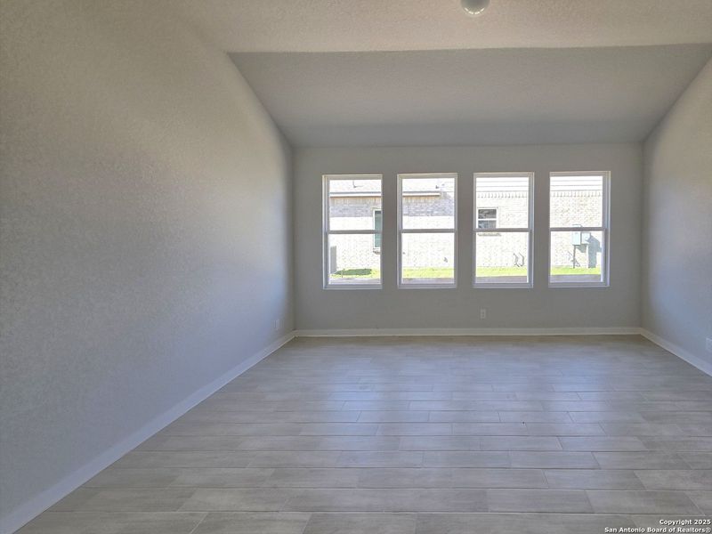 Spacious, unfurnished interior of a new home in The Heritage at Saddlebrook Ranch 70's, Schertz (Image 12).