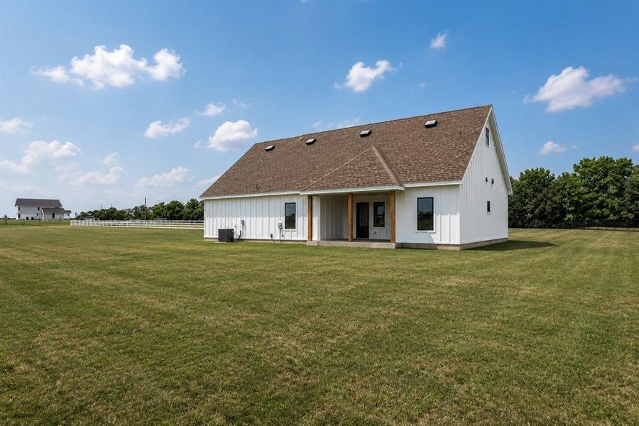 Exterior details and patio area of a home in , Celeste (Image 27).