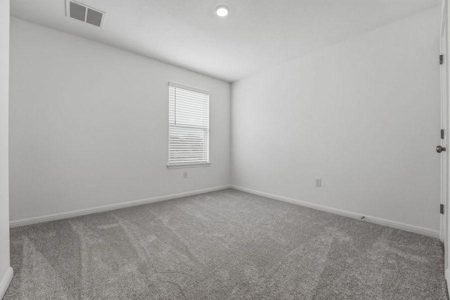 Spacious, unfurnished interior of a new home in Longview, Del Valle (Image 18).