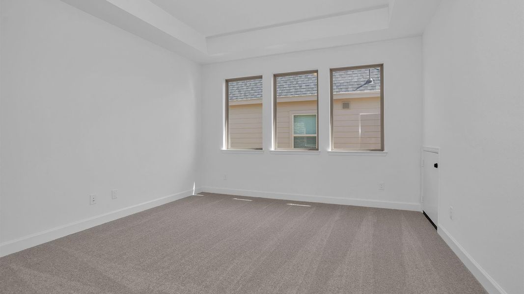 Spacious, unfurnished interior of a new home in Cross Creek West, Fulshear (Image 14).