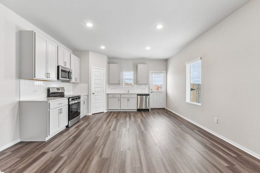 Spacious, unfurnished interior of a new home in Edgebrooke, Pflugerville (Image 13).