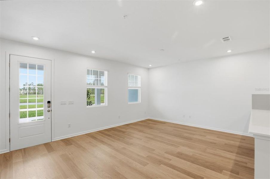 Spacious, unfurnished interior of a new home in , Orlando (Image 13).