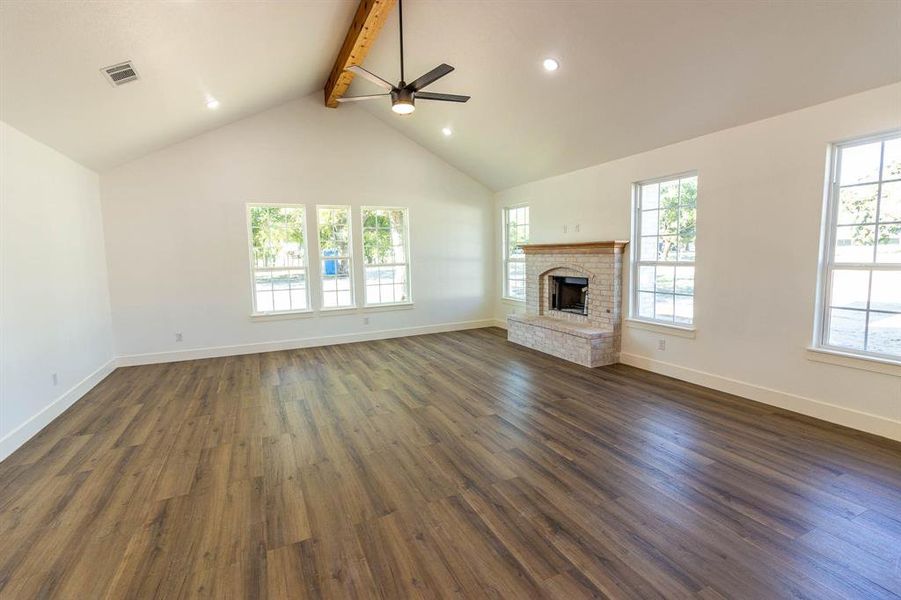 Spacious, unfurnished interior of a new home in , Post Oak Bend (Image 11).