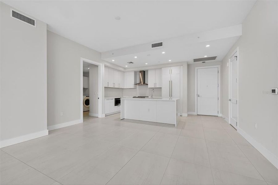 Spacious, unfurnished interior of a new home in , St. Petersburg (Image 23).